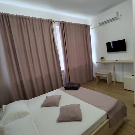 Bed and Breakfast Puzzle Magic Piteşti Esterno foto