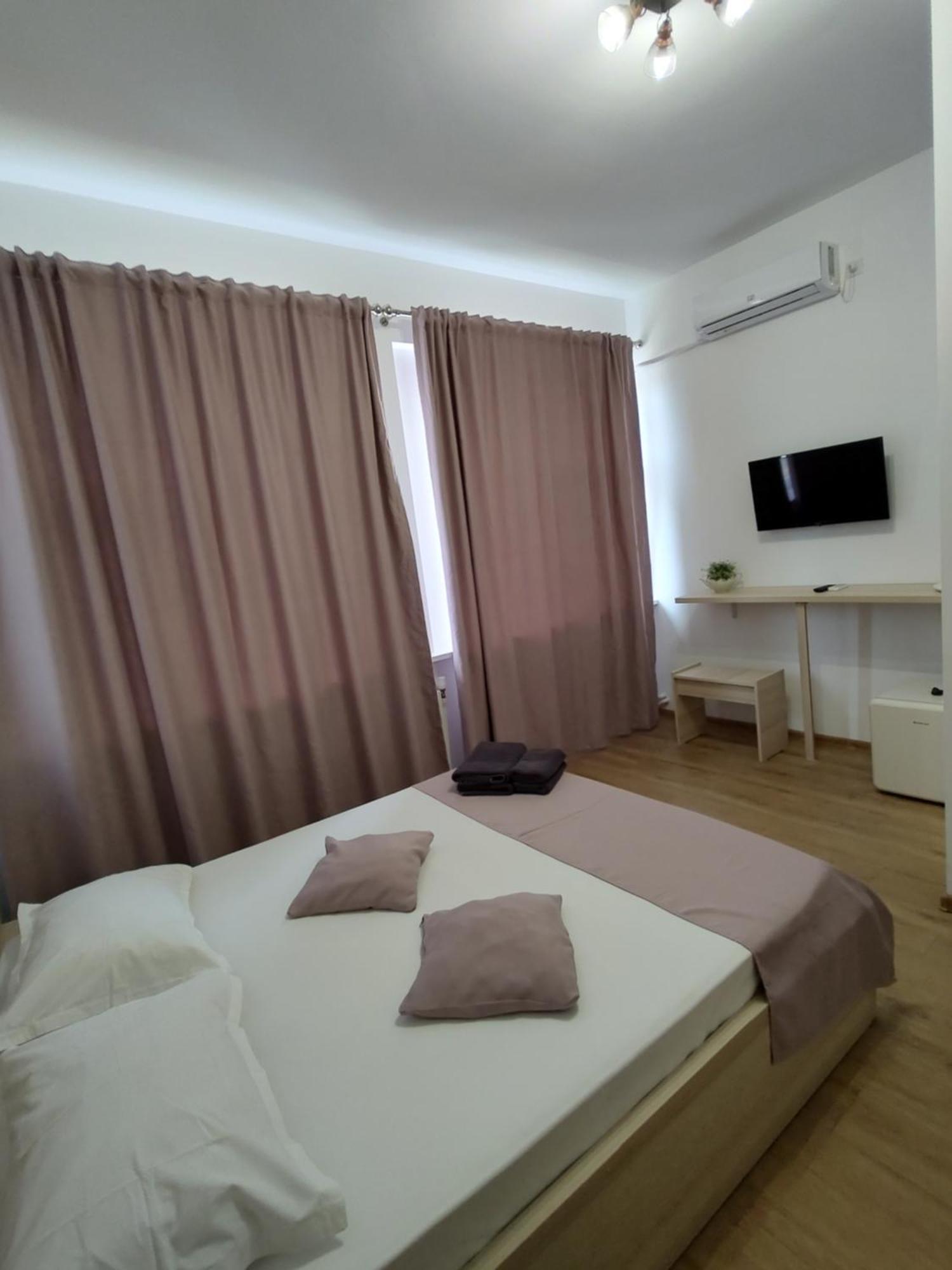 Bed and Breakfast Puzzle Magic Piteşti Esterno foto